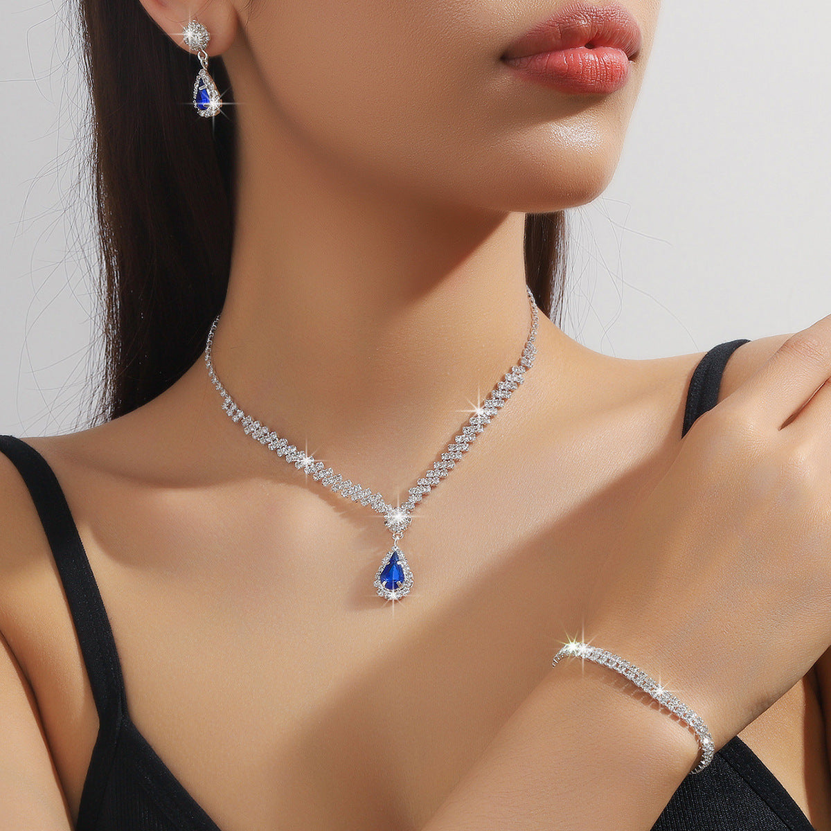 Parure Bijoux Gouttes d'Eau - Collier et Boucles d'Oreilles Strass 35g - SADJÉ