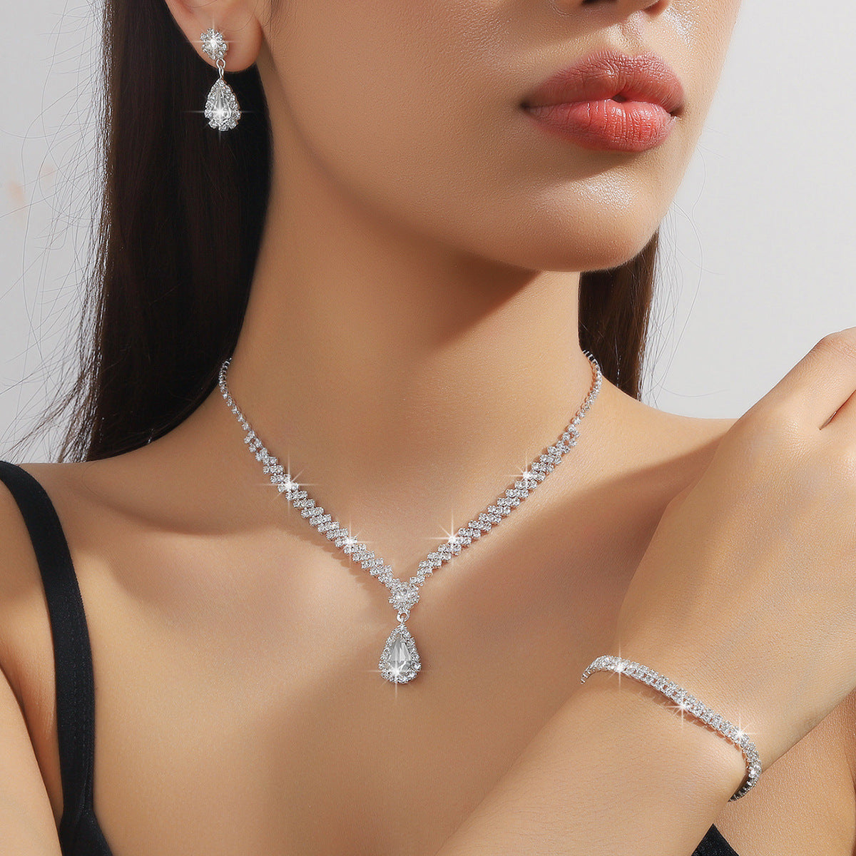 Parure Bijoux Gouttes d'Eau - Collier et Boucles d'Oreilles Strass 35g - SADJÉ