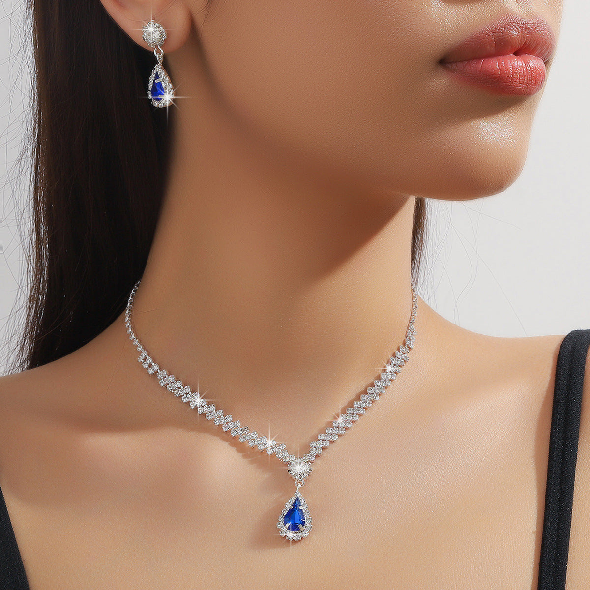 Parure Bijoux Gouttes d'Eau - Collier et Boucles d'Oreilles Strass 35g - SADJÉ
