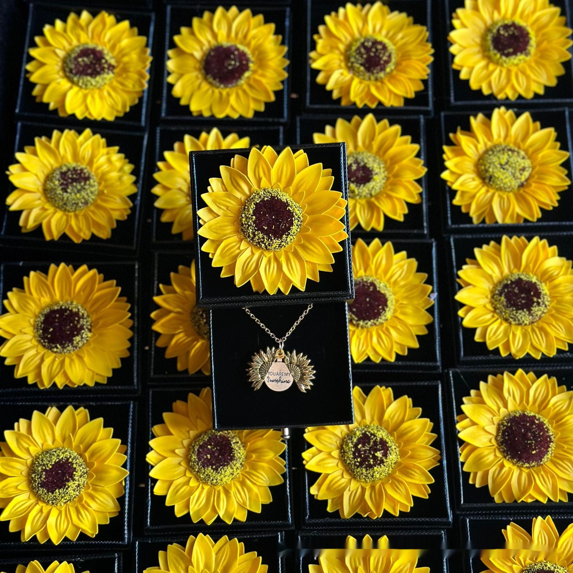 Boîte à Bijoux Tournesol Acrylique avec Collier - Coffret Cadeau Fleur Artificielle - SADJÉ